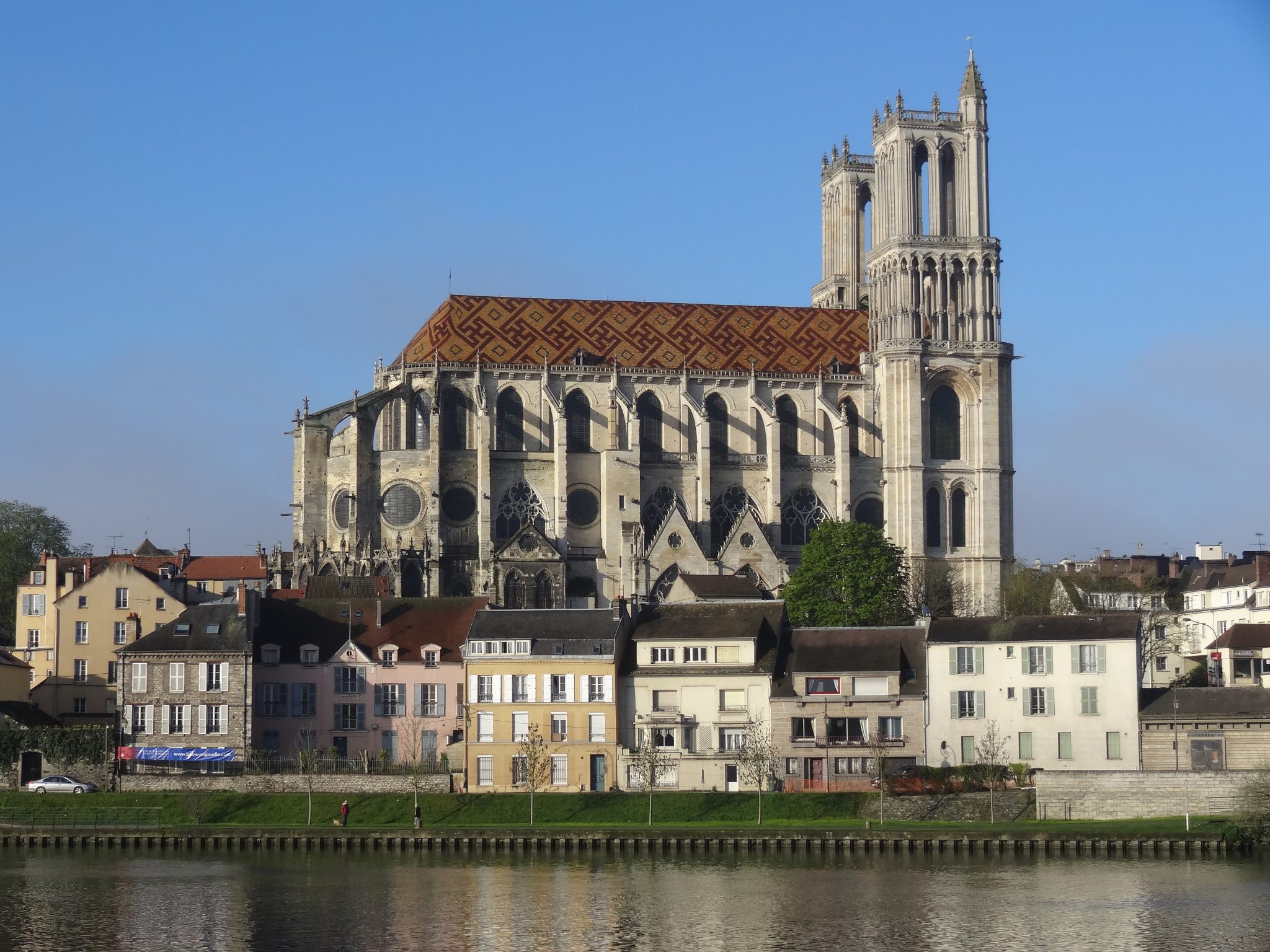 Livraison de glaçons à Mantes-la-Jolie : collégiale Notre-Dame